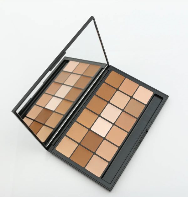 Vincent Kehoe - 18 Part Foundation/Concealer Palette - #11 - Image 2